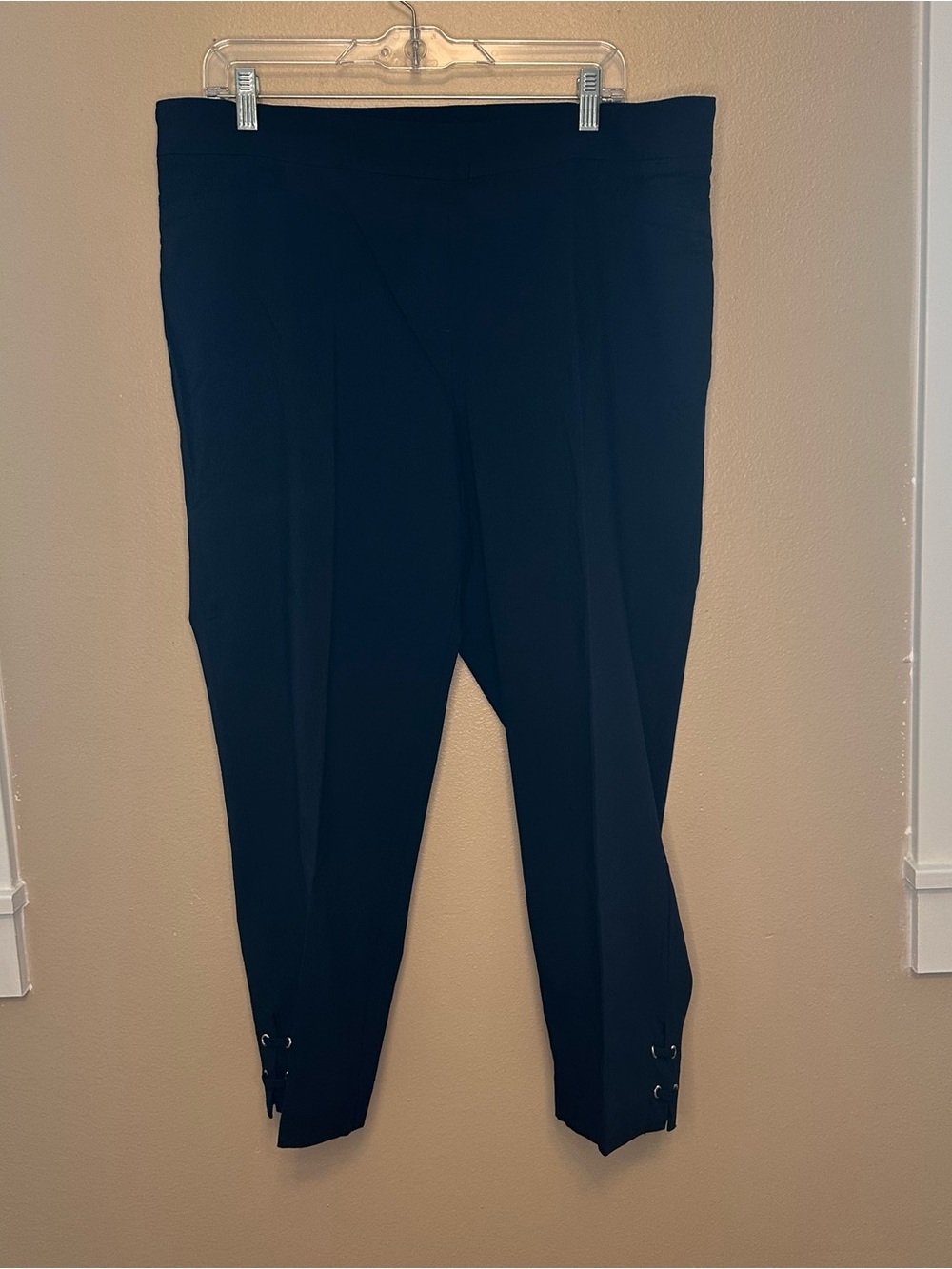 Dalia Black Cropped Ankle Pants